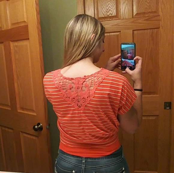 Very cute summer time shirt!77 - Picture 4 of 4